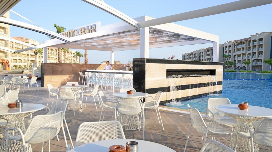 PickAlbatros White Beach Resort